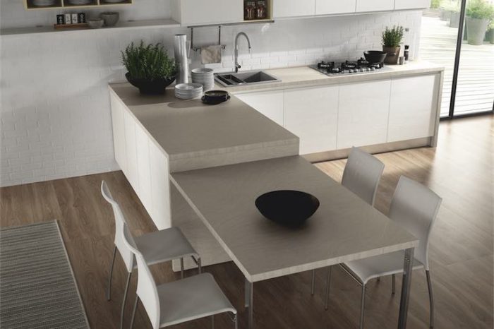 cucina-moderna-luna-penisola-con-tavolo-768x1024