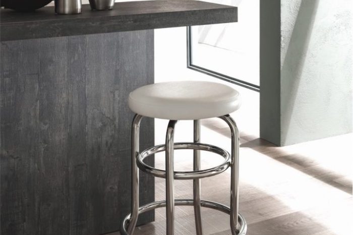 cucina-moderna-zen-sgabello-in-acciaio-683x1024