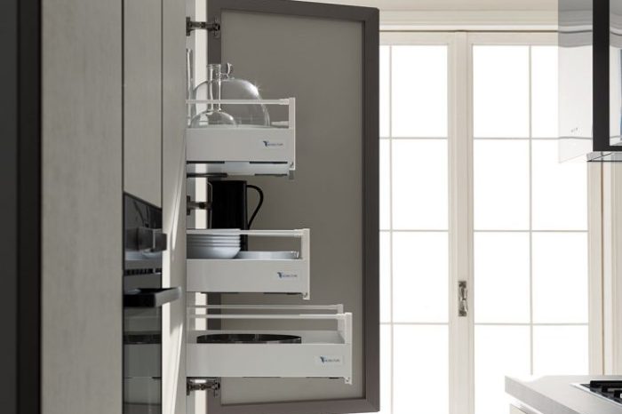 stratos_01_aleve-luna_glass-grigio_particolare-colonna-dispensa-con-ripiani-interni-estraibili-683x1024